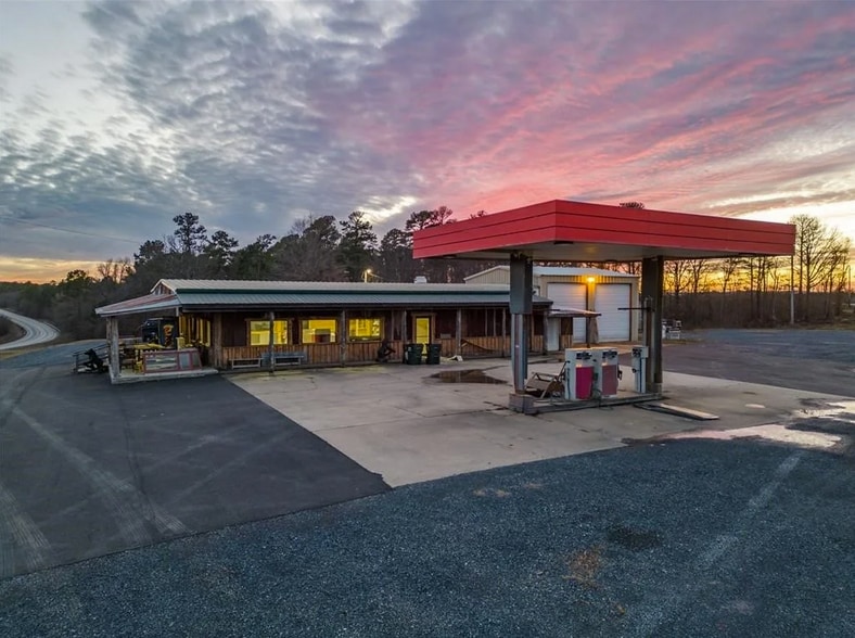 Primary Photo Of 28 Indian Hwy 144, Broken Bow Truck Stop For Sale