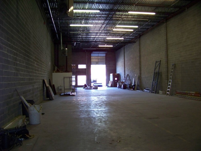 More Photos Of 8245 Backlick Rd, Lorton Showroom For Lease