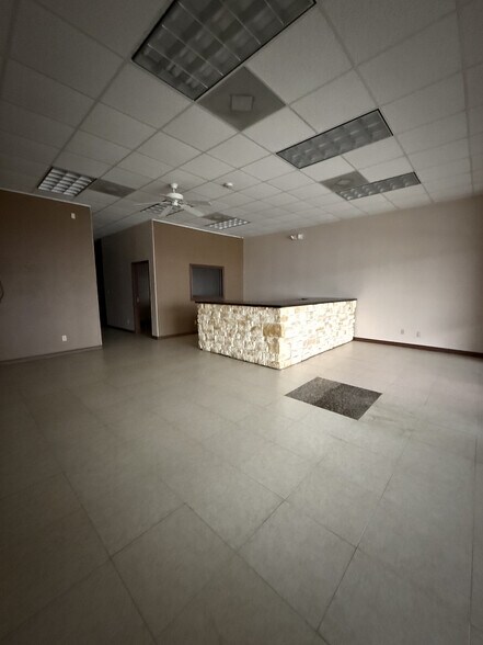 More Photos Of 1401 E Hackberry St, McAllen Showroom For Lease