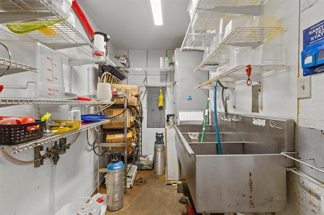 More Photos Of 34041 US-96 Hwy, Buna Freestanding For Sale