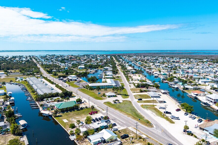 More Photos Of 2959 Oleander St, Saint James City Office For Sale