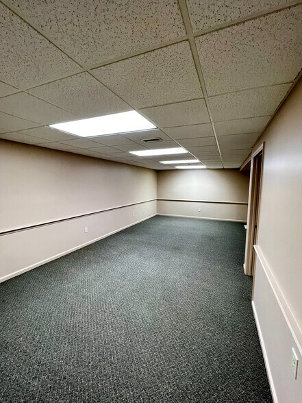 More Photos Of 431-433 Windsor Park Dr, Dayton Office For Lease