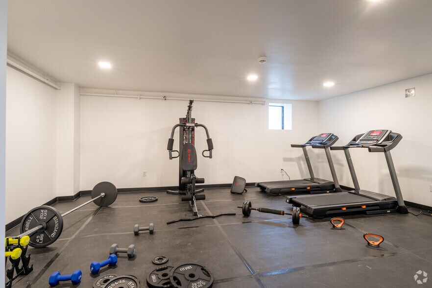 More Photos Of 704 8th St, Niagara Falls Apartments For Sale