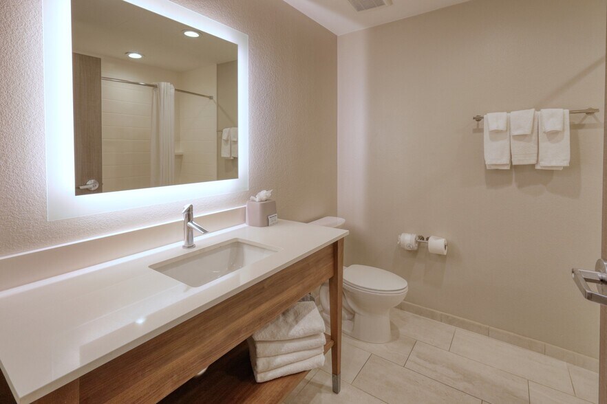 More Photos Of 21606 Spring Plaza Dr, Spring Hotel For Sale