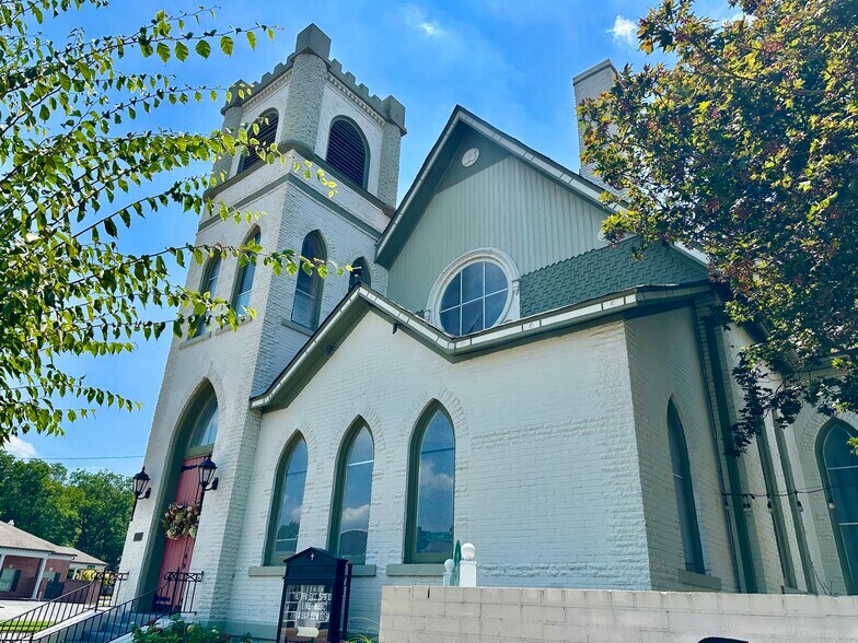 More Photos Of 1424 E Main St, Humboldt Hospitality For Sale