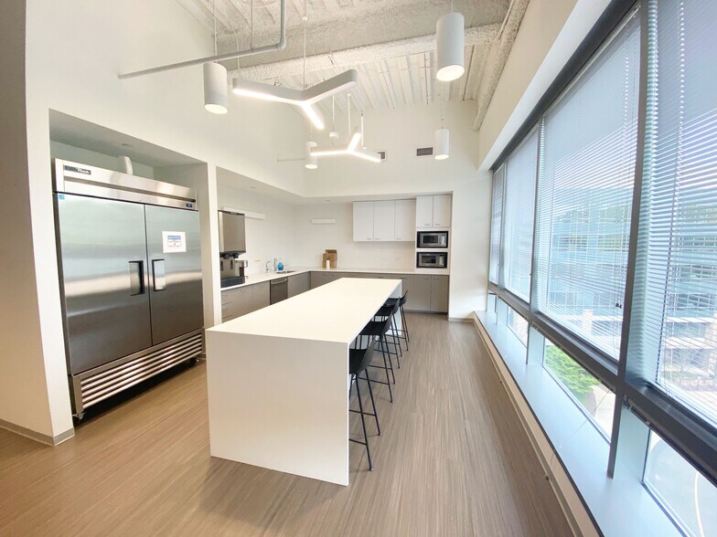 More Photos Of 1110 Sanctuary Pky, Alpharetta Office For Lease