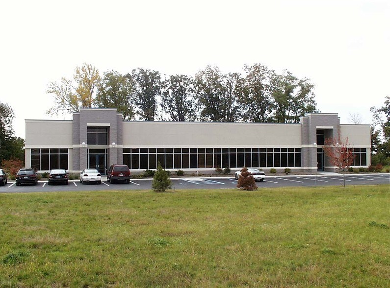 More Photos Of 880 Lennox Ct, Zionsville Flex For Lease