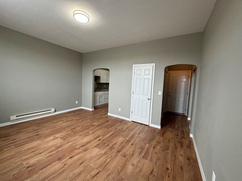 More Photos Of 112 NW 2nd Ave, Mandan Storefront Retail Residential For Sale