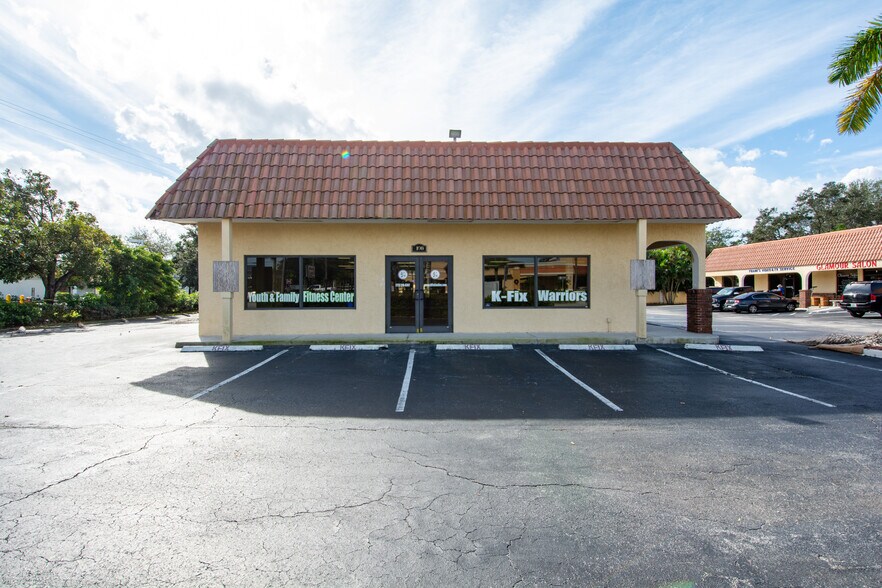 More Photos Of 108 SW Monterey Rd, Stuart Storefront Retail Office For Lease