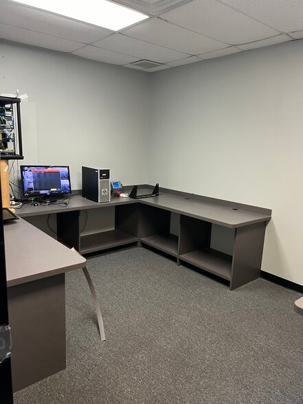 More Photos Of 4907 Golden Pky, Buford Warehouse For Lease