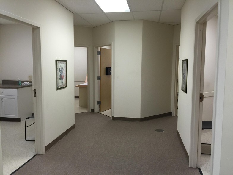 More Photos Of 204 Grove Ave, Thorofare Bank For Lease