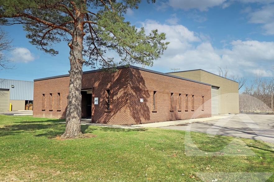 Primary Photo Of 447 Elmwood Dr, Troy Flex For Sale