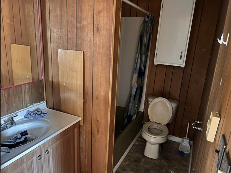 More Photos Of 5 Beverly Ln, Marissa Apartments For Sale