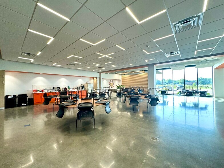 More Photos Of 2220 E Bunch Blvd, Muncie Manufacturing For Lease