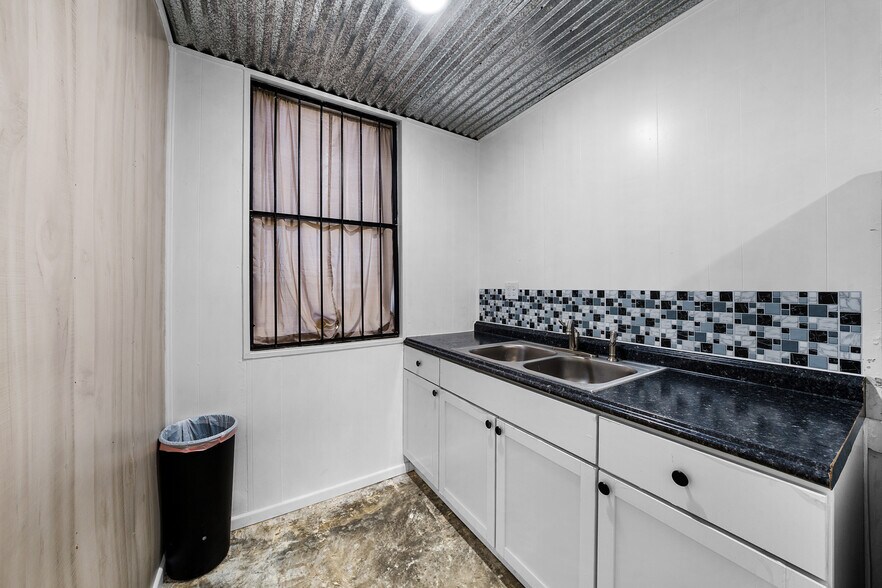 More Photos Of 8505 W Interstate Highway 30, Cumby Specialty For Sale