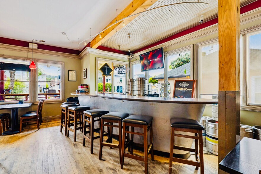 More Photos Of 730 Main St, Half Moon Bay Restaurant For Sale