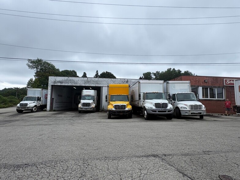 More Photos Of 4315 Walnut St, McKeesport Warehouse For Lease