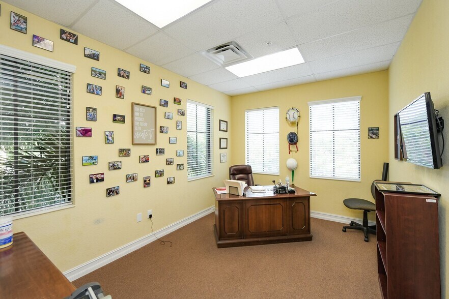 More Photos Of 5920 Pan American Blvd, North Port Medical For Lease