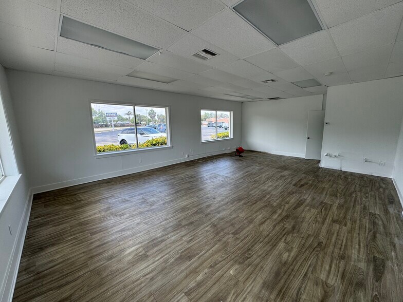 More Photos Of 2317 NE Dixie Hwy, Jensen Beach Storefront Retail Residential For Lease