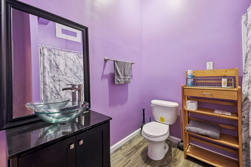 More Photos Of 220 Public Sq, Lafayette General Retail For Sale