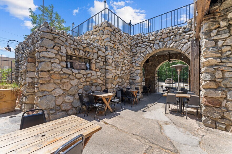 More Photos Of 17539 Elizabeth Lake Rd, Lake Hughes Hotel For Sale