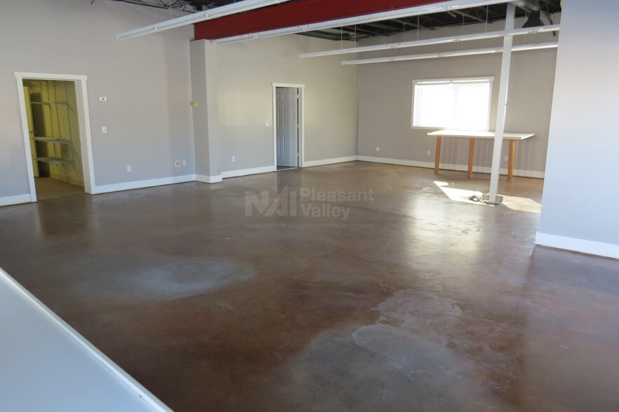 More Photos Of 675-685 High Grove Blvd, Akron Warehouse For Lease