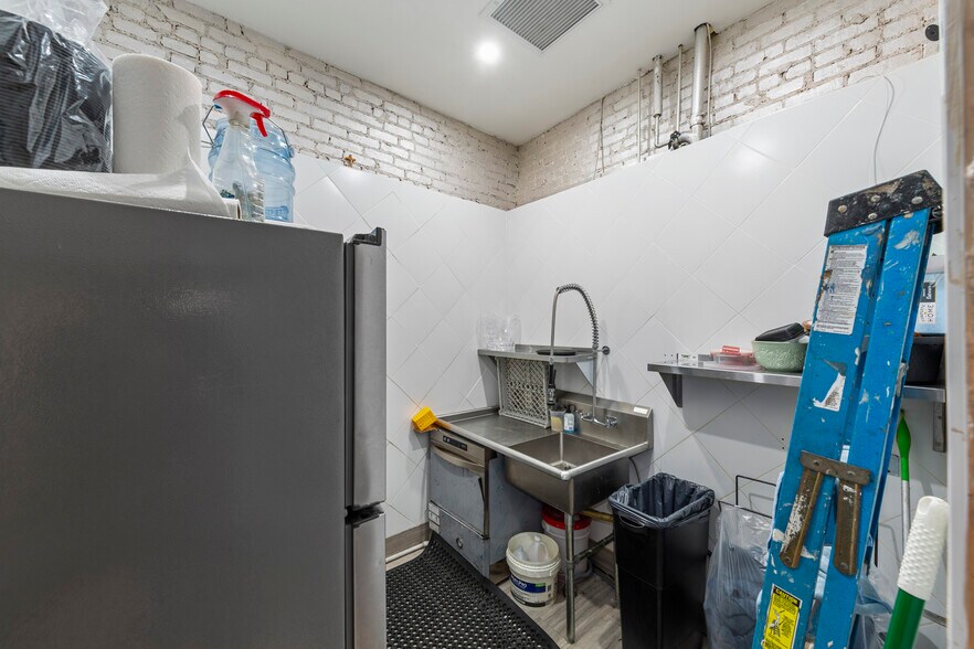 More Photos Of 1143-1159 Second Ave, New York Apartments For Lease
