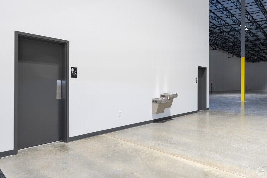 More Photos Of 1350 Six Flags Rd, Lithia Springs Warehouse For Lease