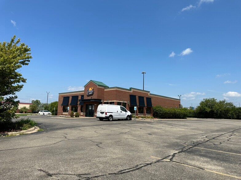 More Photos Of 900 Riverside Dr, East Peoria Restaurant For Sale