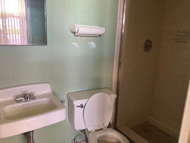 More Photos Of 8230 E Broadway Blvd, Tucson Medical For Sale