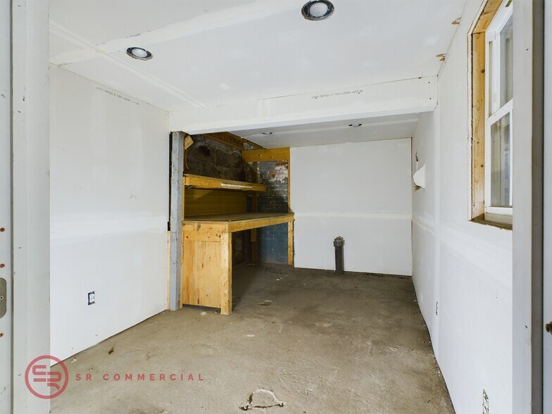 More Photos Of 30 Buckley Blvd, Chicopee Manufacturing For Lease