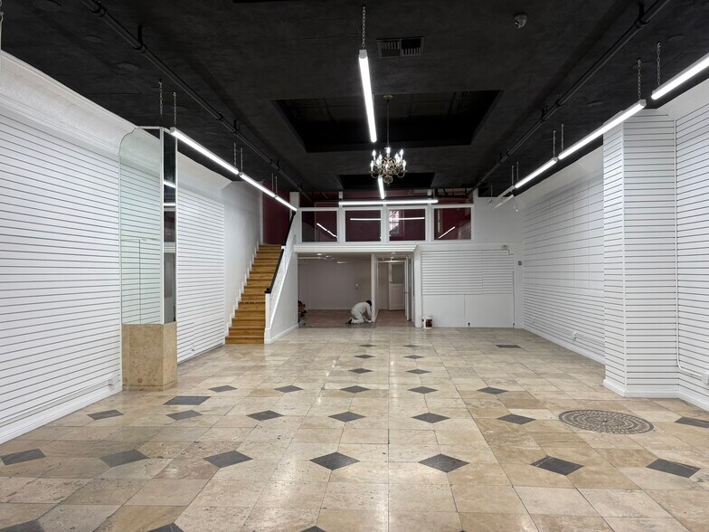 More Photos Of 108 W 4th St, Santa Ana Storefront Retail Office For Lease