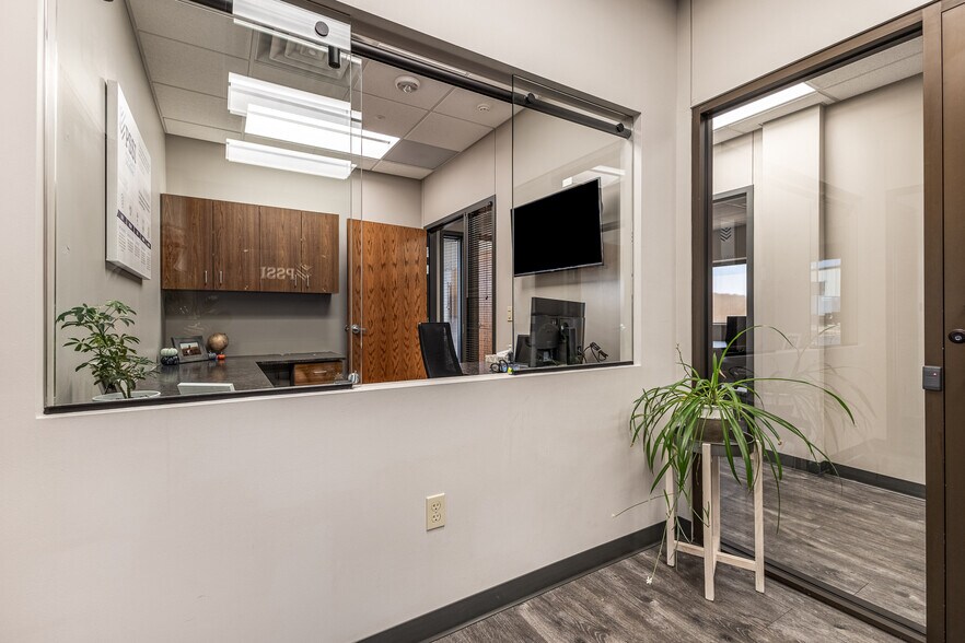 More Photos Of 3681 Prism Ln, Kieler Office For Sale