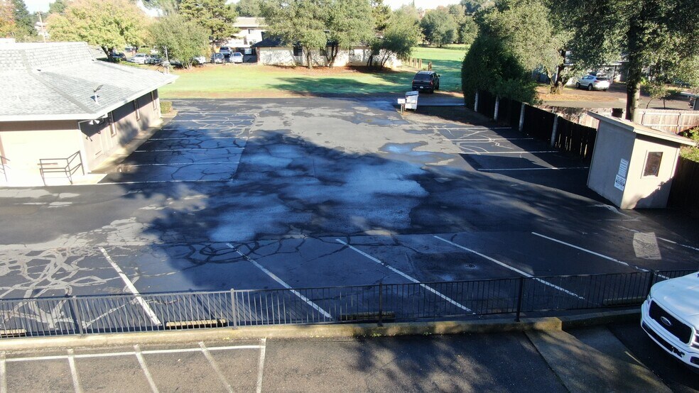 More Photos Of 3753 Churn Creek Rd, Redding Office For Sale