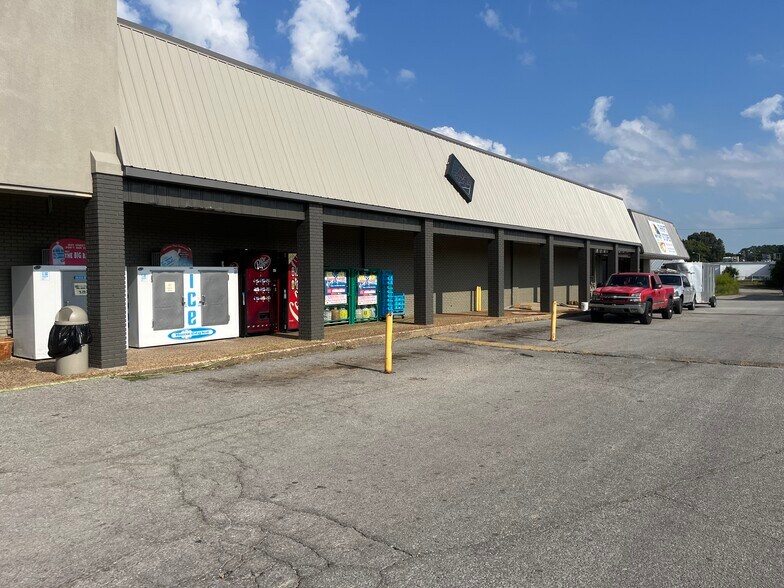 More Photos Of 2038 US Highway 45 Byp, Trenton General Retail For Sale