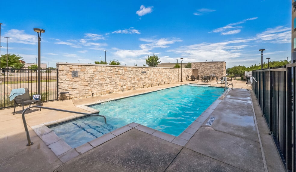 More Photos Of 409 N Clark Rd, Cedar Hill Hotel For Sale