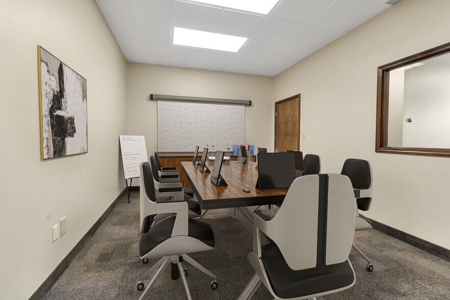 More Photos Of 5586 Main St, Williamsville Office For Lease