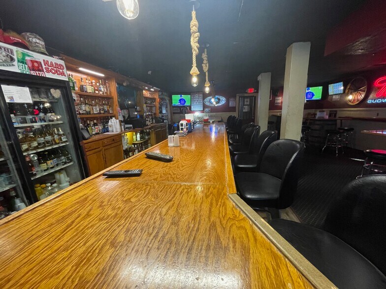 More Photos Of 2521 Waynesburg Dr SE, Canton General Retail For Sale