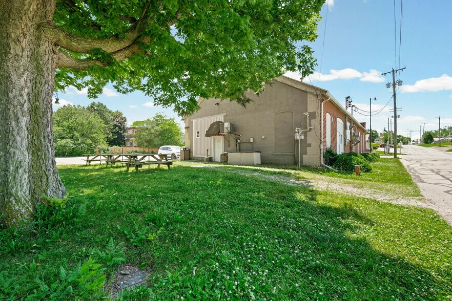 More Photos Of 24098 Front St, Grand Rapids Restaurant For Sale