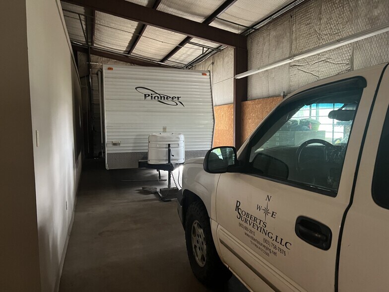 More Photos Of 307 E Main St, Hallsville Light Distribution For Lease