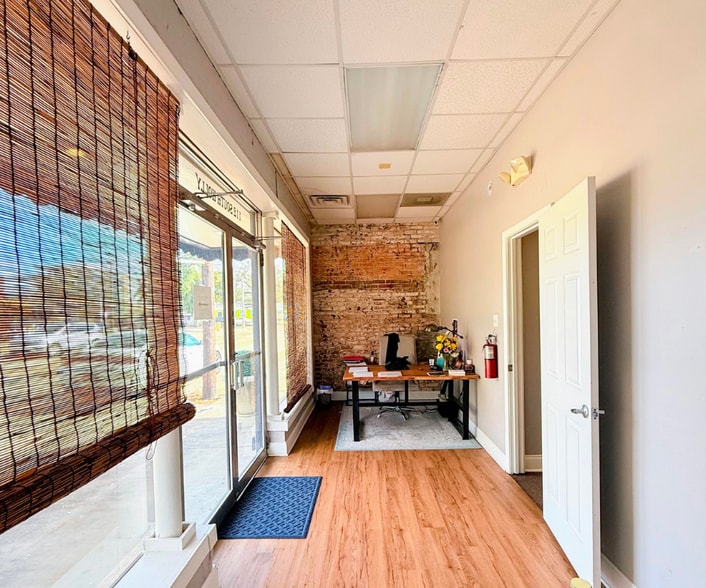 More Photos Of 112 S Holly St, Hammond Office Residential For Lease