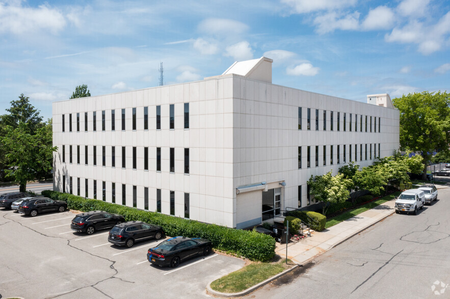 Primary Photo Of 1399 Franklin Ave, Garden City Office For Lease