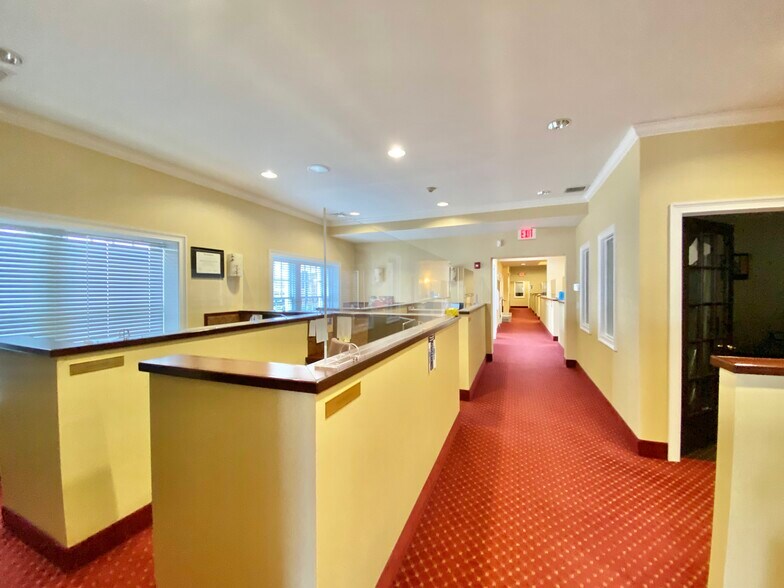 More Photos Of 25 Nassau Ln, Island Park Office For Sale