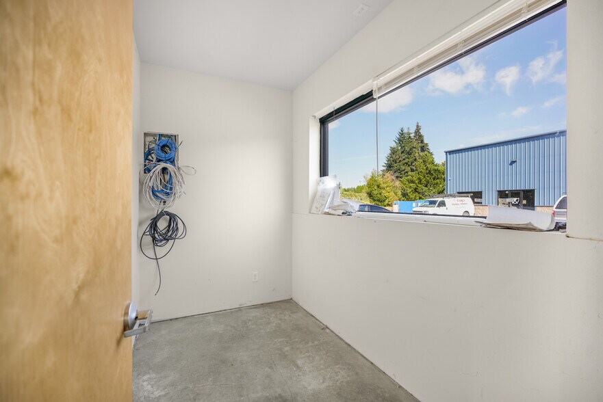 More Photos Of 421 C St, Washougal Warehouse For Sale