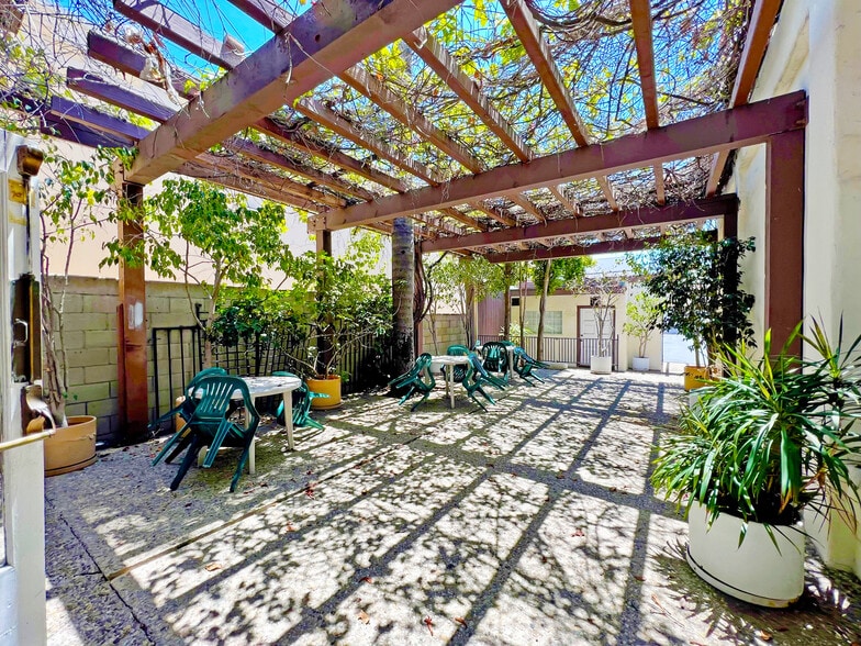 More Photos Of 21-23 W Anapamu St, Santa Barbara Medical For Sale