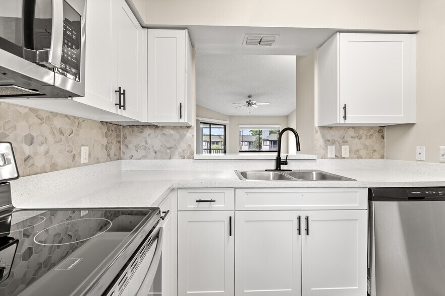 More Photos Of 5933 28th Ave W, Bradenton Apartments For Sale