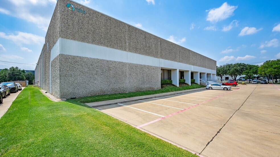 More Photos Of 1202 Avenue T, Grand Prairie Distribution For Lease
