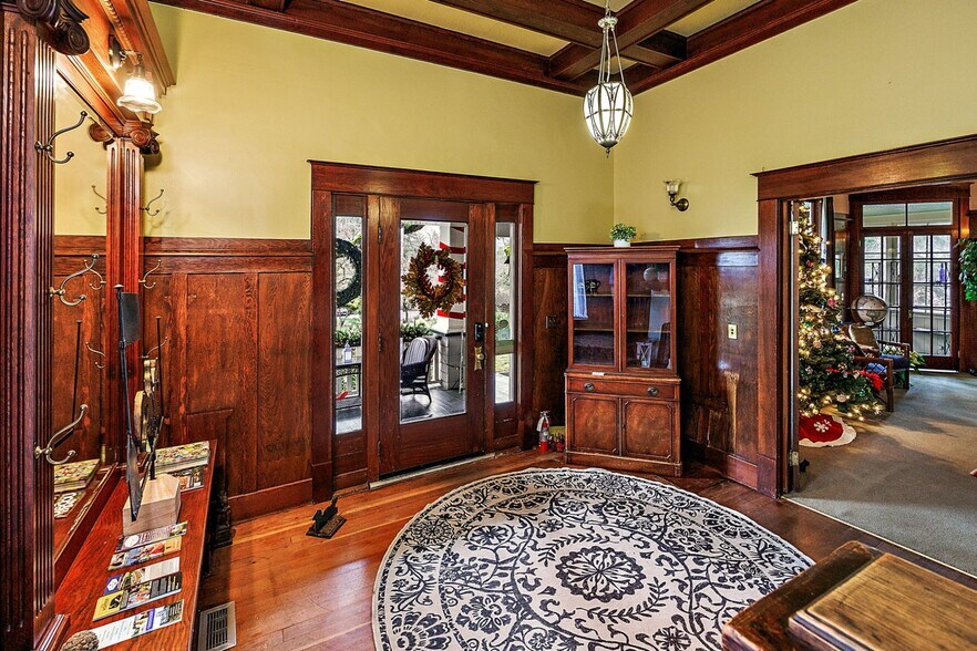 More Photos Of 455 N Oregon St, Jacksonville Hospitality For Sale