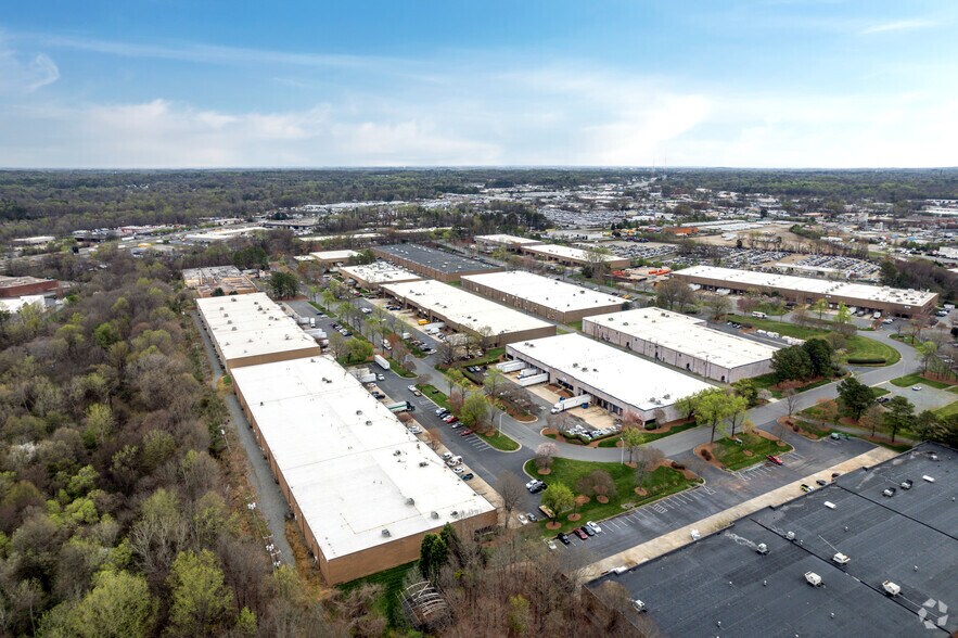 More Photos Of 3301 Woodpark Blvd, Charlotte Warehouse For Lease