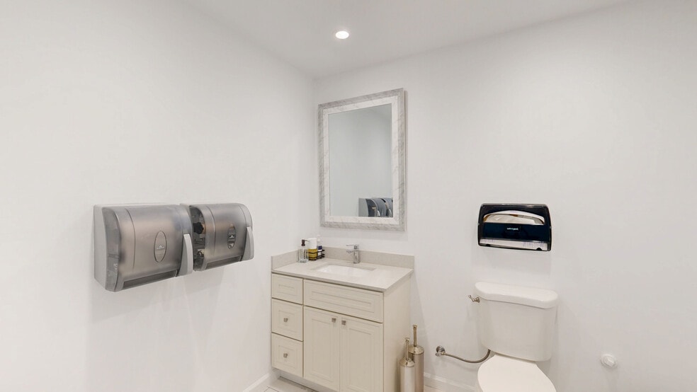 More Photos Of 1311-1425 63rd St, Emeryville Distribution For Lease